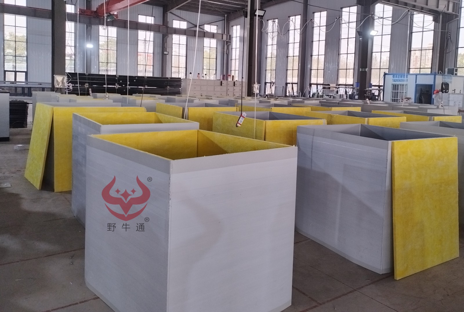 彩鋼玻纖復合風(fēng)管半成品.jpg