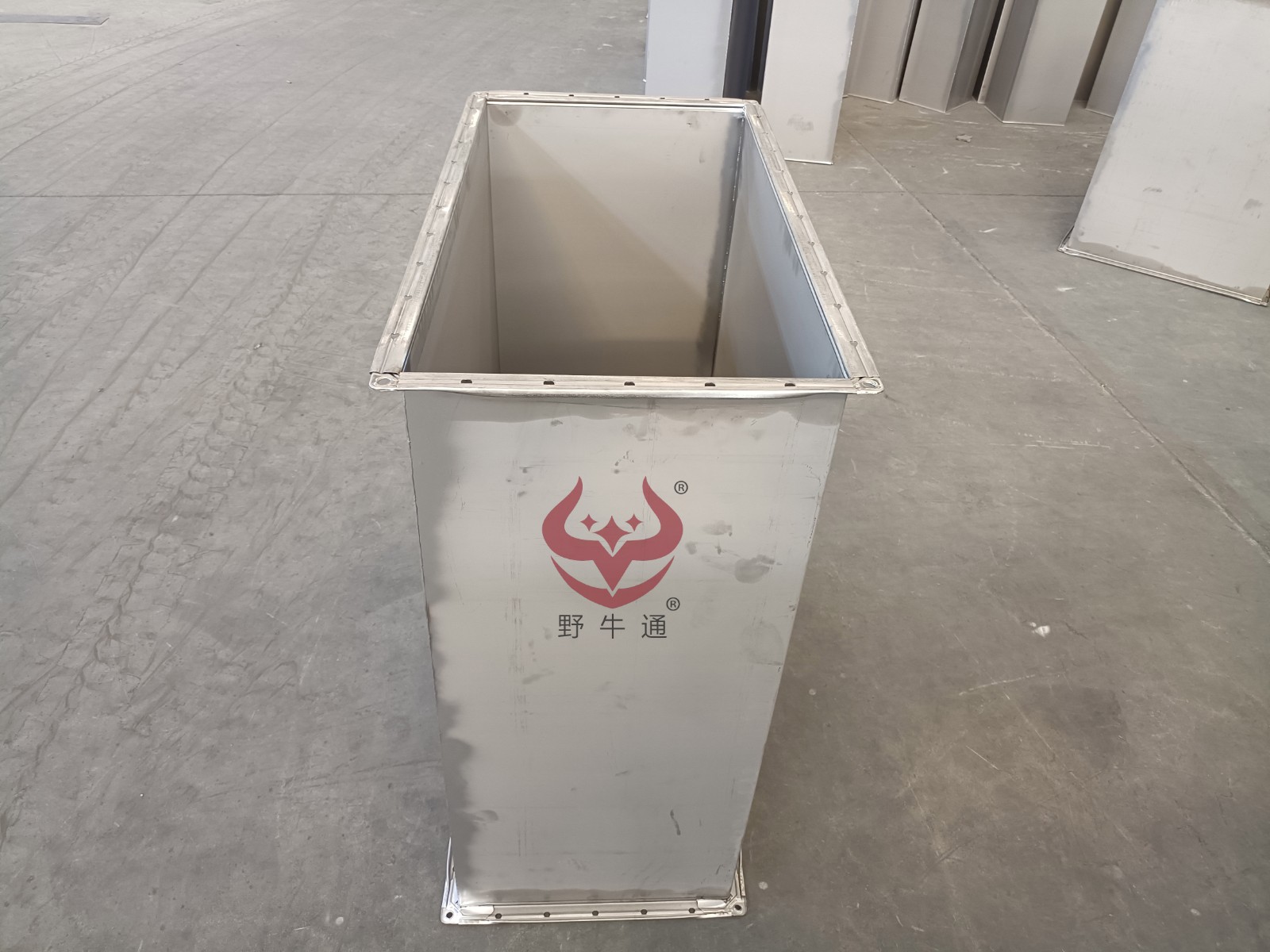 不銹鋼共板法蘭風(fēng)管.jpg