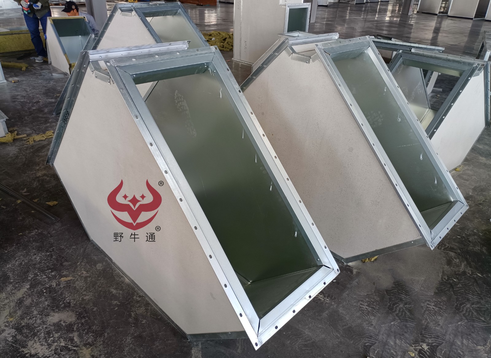 工業(yè)一體化巖棉硅酸鈣板復合風(fēng)管2.jpg