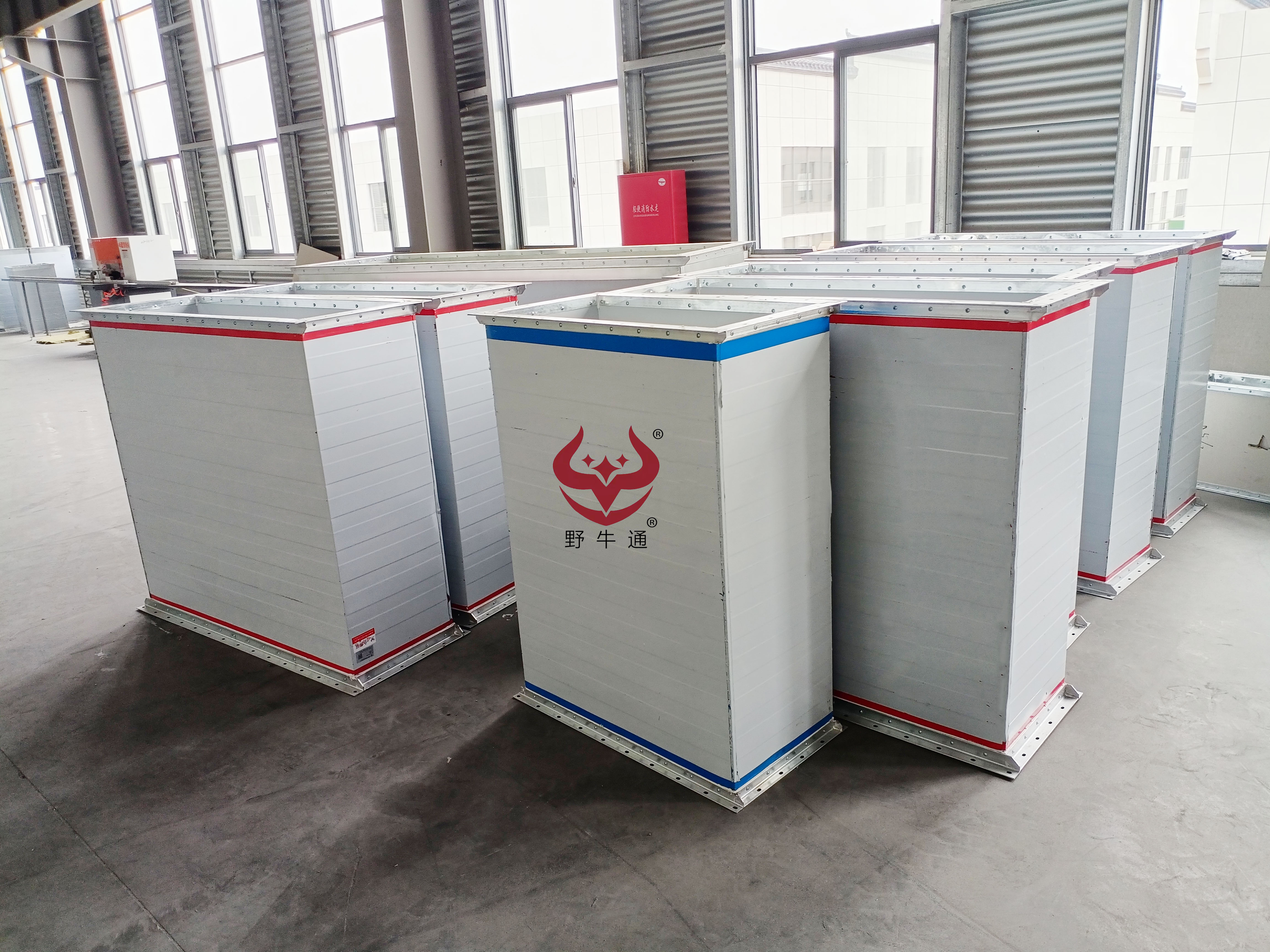 彩鋼角鐵法蘭玻纖復合風(fēng)管.jpg
